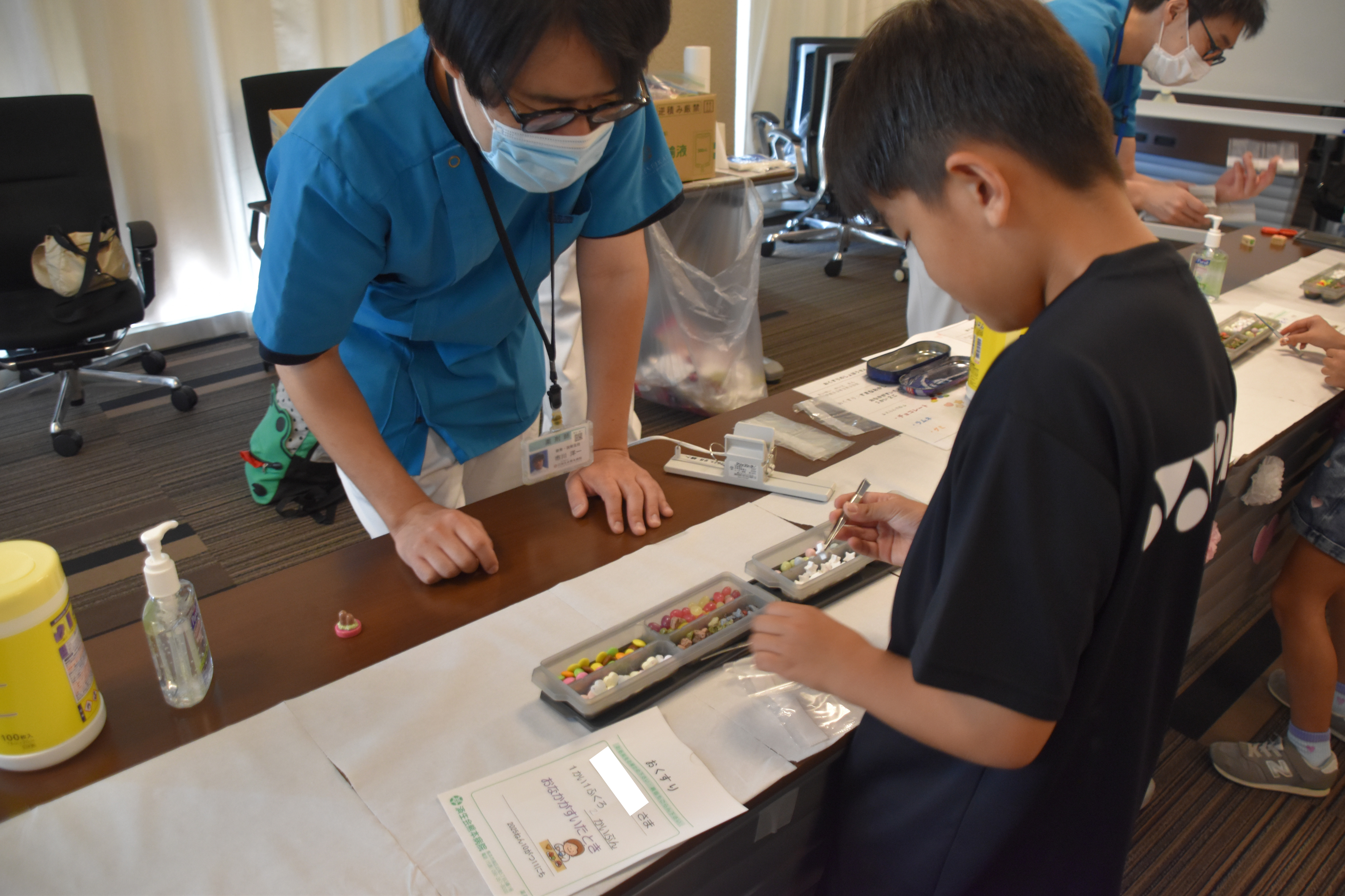 お菓子で薬剤師体験